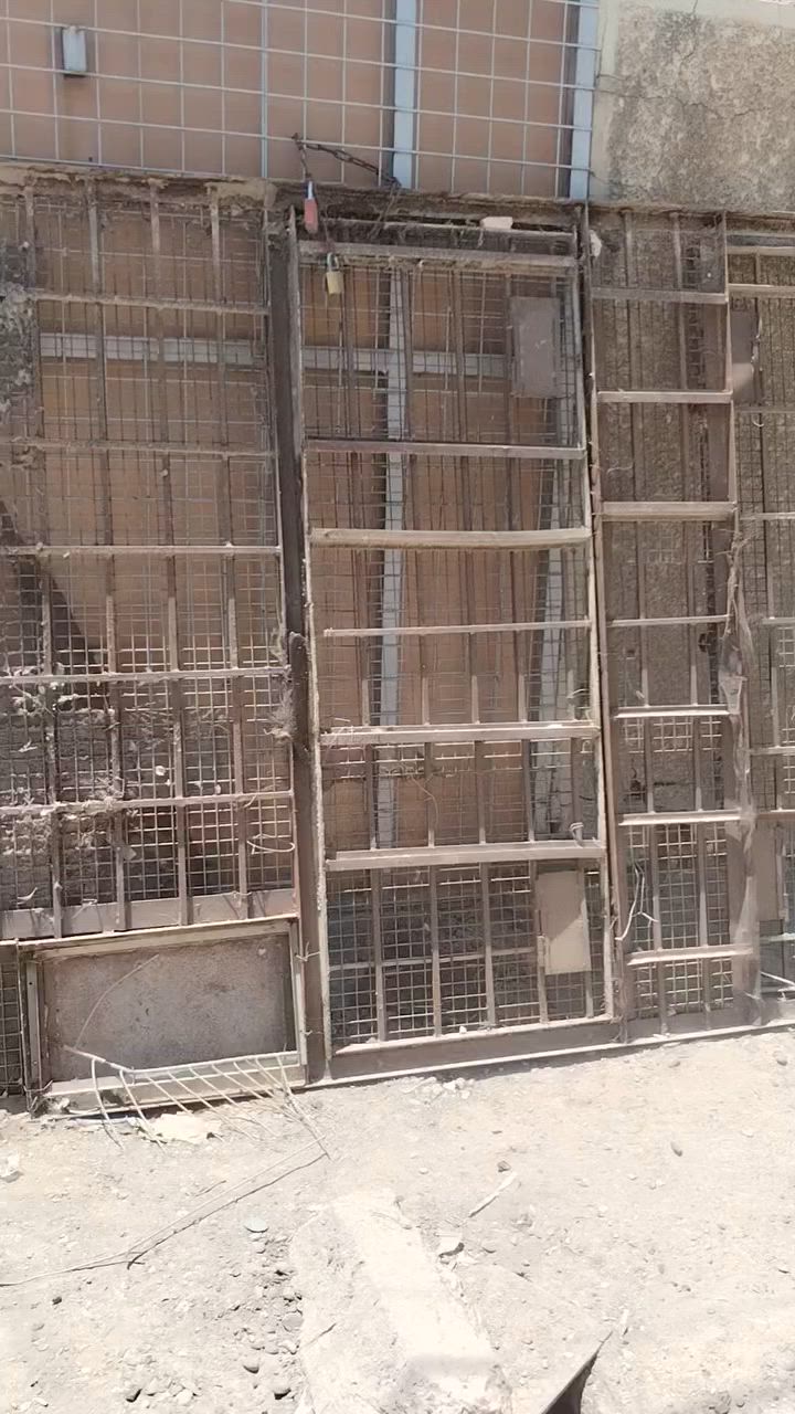 السلام عليكم واجهه مال برج بابين حديد الاستفسار رقم*********** بغداد تقاطع درويش شارع حي التراث شارع المضخه الثانية 
السعر 150 وبي مجال ☝🏿
