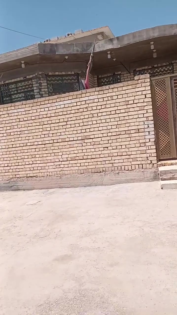 بيت للايجار تقاطع النهروان قريه ٨ كول الخدمات موجوده مي انترنيت ضوئي سحب وطني خط مولد جاهز تبليط غرفتين نوم صاله استقبال مطبخ صحيات بناء جديد شرط كون عائلة صغيرة ومرتبه ونظيفه ***********
