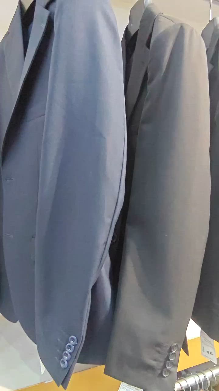 *زبائننا الغاليين، اللي موصّينا وصل طلبكم*

*البدلة الرسمية بستايل راقي ✨🔥*

*فتحتين • دكمتين • دروب 6 👌*

*الوجبة الجديدة فقط باللون الأسود واللون النيلي*

*إذا تريد إطلالة مرتبة وفخمة للمناسبات والشغل والعرس، هاي البدلة اختيارك الصح*

*📍الكمية محدودة.. تعال جرّبها وشوف الفرق بنفسك*

*#العنوان #كرادة_مريم*  
*قرب جسر #الجمهورية مقابل باب المنطقة #الخضراء*  
*بالضبط مقابل باب وزارة #الهجرة والمهجرين 📍*  
*#واتساب: ************  
************ - *********** 📱*
