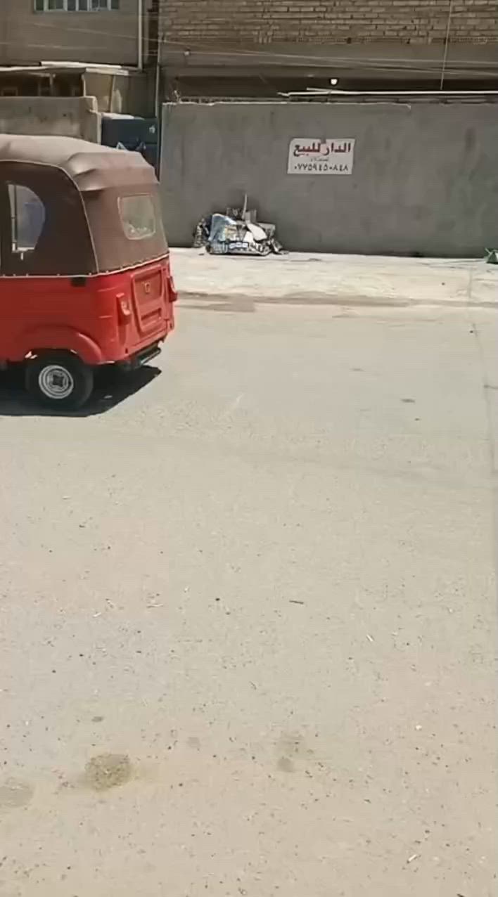 السلام عليكم ورحمة الله وبركاتة اخوانا العزاء دار للبيع في منطقة الشعله ام نجم عَ نهر قرب شارع سالم مساحه الدار 75 متر وعندك تشجير مقابيل الدار 120متر مربع ولمربع هادء يحتوي الدار عَ استقبال لضيوف و3 غرف نوم وحمام عدد 3 ويحتوي عَ مطبخين حار وبارد وسعر الدار مناسب الاستفسار اڪثر اتصال عَ الرقم ***********.
