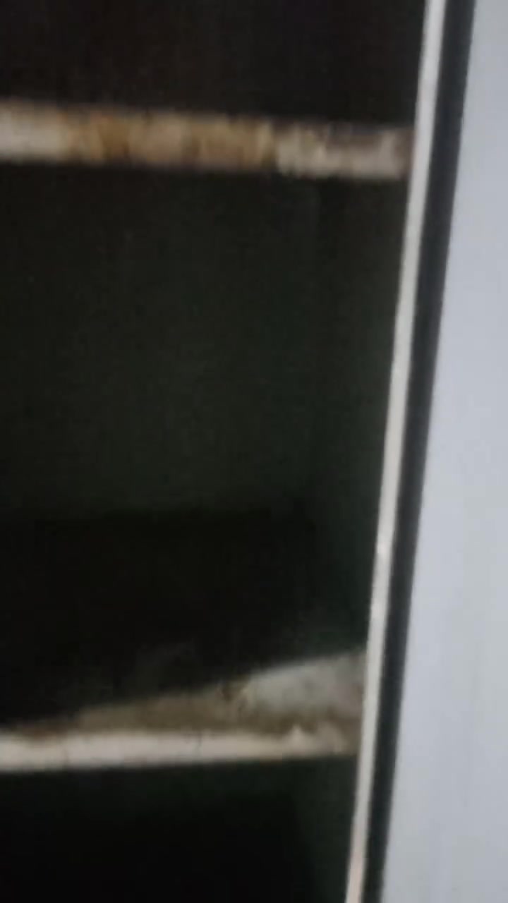 وكر للبيع او اسمه ديلاب  للبيع ٤ خانات ينقفل ثقيل زعوزه بس صبق يطلع لوك ما متواكل سعر ٧٥  عنوان الزبير محله العرب  ***********
