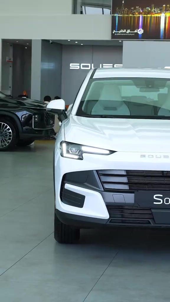 ⁨	⁨	⁨	⁨	سوئيست S06 1.5L COMFORT العداد: صفر كيلو متر المحرك: 4 أسطوانات 1.5L  تيربو 156 حصان العزم (نيوتن-م.): 230 ناقل الحركة: اوتوماتيكي دبل كلاتش من 6 سرعات استهلاك الوقود: 7.8 لتر لكل 100 كم الضمان الأساسي: 6 سنوات أو 200,000 كم (أيهما أولا) ضمان المحرك: 10 سنوات أو 1،000،000 كم (أيهما أولا / للمالك الأول) المواصفات: *إطارات قياس 18 إنچ *شاشة عرض ترفيهية قياس 12.85 إنچ *شاشة عدادات رقمية قياس 8 إنچ *مقصورة الركاب من الجلد الفاخر * مراية الوسطية مع خاصية التعتيمي (يدوي)  *كاميرا خلفية *نظام الفرامل اليدوية الاوتوماتيكي Auto hold  *نظام التحكم بنزول المنحدرات *حساسات خلفية *نظام التحذير من التصادم الخلفي  *نظام ابل كار بلاي واندرويد أوتو لاسلكي *نظام صوتي متطور 4 سماعات  *بلوتوث / هاتف السيارة *مصابيح أمامية أوتوماتيكية LED مع مصابيح نهارية LED *فلتر تنقية الهواء (N95) *دخول ذكي (بصمة) *تشغيل عن بعد *خاصية إغلاق الشبابيك عن بعد  *ماسحات الزجاج الامامي مع حساس للمطر *مسند الذراع الوسطي مع ثلاجة *وضعيات قيادة متعددة  *نظام مراقبة ضغط الإطارات *وسائد هوائية امامية وجانبية عدد 2 ⁨	 ‎شركة آفاق الخليج للوكالات التجارية الوكيل الرسمي لسيارات سوئيست في العراق. ‎أربيل - شارع ١٠٠، مقابل طوارئ روجافا *********** *********** *********** *********** ‎بغداد - البياع، الشارع الأول مقابل المتنزه  *********** *********** *********** *********** ‎كركوك   ***********  ***********  *********** ‎دهوك   ***********  ***********  *********** ‎النجف  *********** ‎كربلاء *********** ‎السليمانية  ***********⁩⁩ #soueaststar⁩⁩⁩⁩⁩⁩ #اكسبلورexplore #العراق🇮🇶 #سوئيست #سوئيست_العراق 
