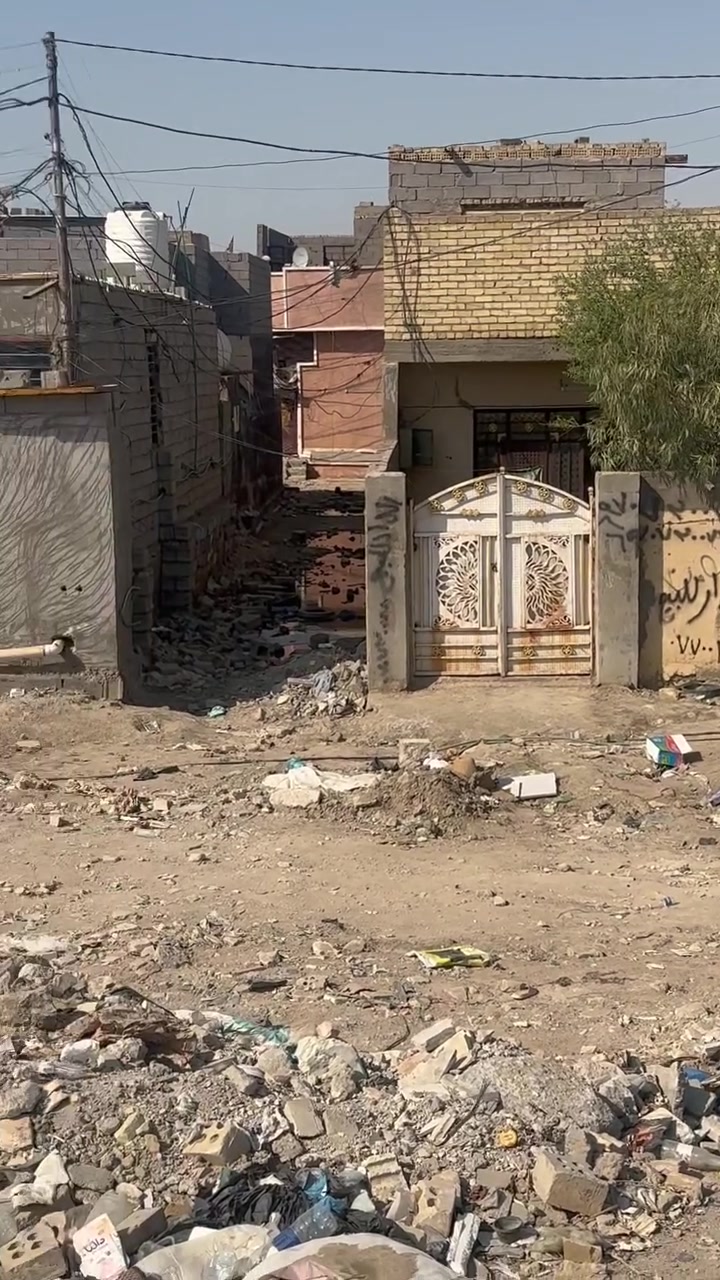 البيت للبيع مساحته 100متر بيعه مستعجله سعره 20مليون قفل لا تكول نزلي ربع رقمي ***********
