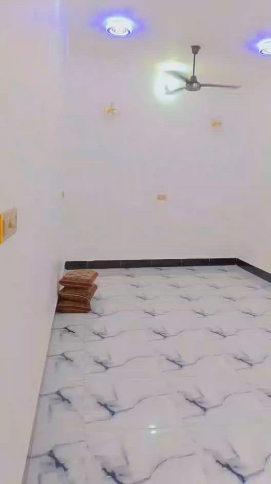 سلام عليكم بيت للبيع 3غرف نوم وصاله وديوانيه ومطبخ وصحيات ومنور المساحه 200م مربع بحاوي لعباس عله الشط جميع الخدمات متوفره الاستفسار عله الرقم ***********

