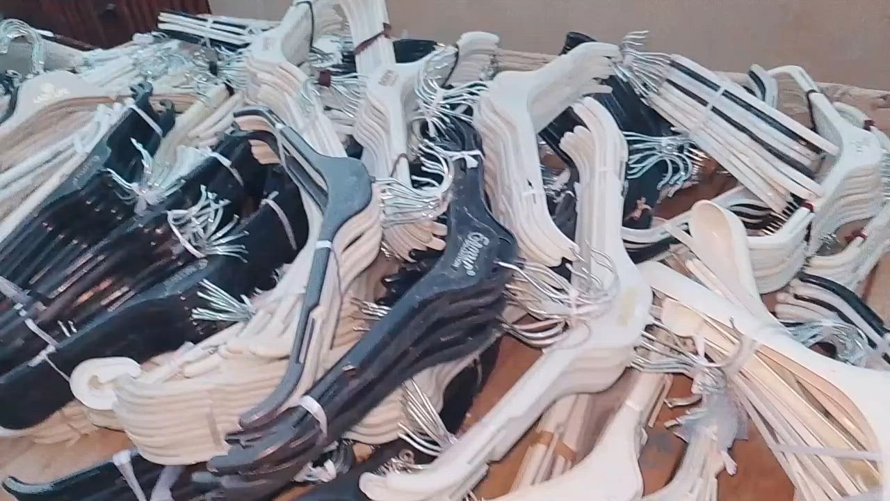 سلام عليكم اخوان عندي تعلكات مال ملبس للبيع//80//سيت أسعر //100// ابي مجال هذا رقمي للتواصل مع//***********//

