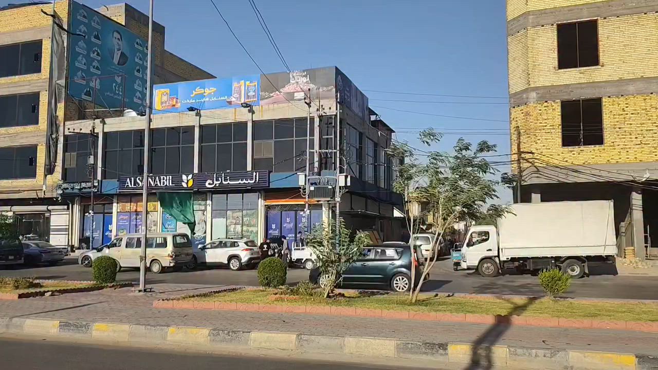 دار سكن للبيع.
منطقه الحاوي خلف اسواق السنابل مباشرا 
300متر 
طابقين . حديث كل التفاصيل داخل الفيديو .
مزود بطاقه شمسيه 30امبير هديه مع البيت . 
6 غرف نوم كبيره 
للاستفسار الاتصال احمد الخناق ***********@
