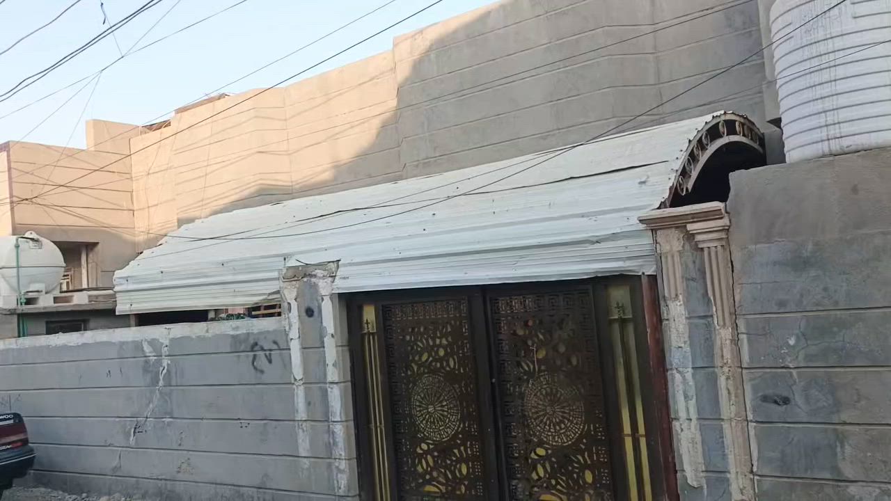 سلام عليكم لبيت للبيع مساحه200وجه 10نزال20 طابق واحد 
زراعي سند25 سعر 100قفل شراي تدخل خاص***********
