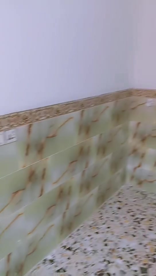 السلام عليكم بيت 150 متر مربع قاطين موقع البيت الحسينيه الراشديه خدمات مصقط اب شارع حسينيت الزهراء ابصف الركن بيت جاهز للسكن التفاصيل البيت داخل التصوير للستفسار اوسعر اتصل علا رقم الهاتف ( ***********).
