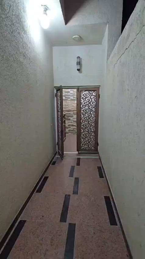 السلام عليكم شقه جديده للايجار الموقع حي الزيتون قرب كليه الكنوز الطبيه تحتوي على غرفتين وصالة ومطبخ وصحيات جديده بلكامل السعر ٦٠٠ الف وبيه مجال ***********
