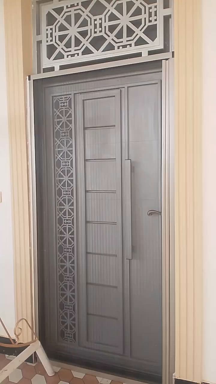 *خصوصيتك أولاً.. والراحة كاملة* 🌙
*بردة التعتيم مانع إضاءة + رؤية*  
الستارة اللي تحول غرفتك لكهف راحة

*مميزاتها اللي بتخليك ما تستغني عنها:*
- *تعتيم 99%*: تنام الظهر كأنه ليل. تقطع أشعة الشمس والحرارة
- *خصوصية كاملة*: من برا ما يشوف ولا شي، حتى لو النور مولع جوا
- 
- *قماش فخم وناعم*: شكلها راقي، وتناسب الصالة والغرف

*وداعاً للإزعاج*  
لا شمس تصحيك الصبح، لا جيران يشوفون، ولا حرارة تذوبك. بس راحتك أنت.

*مقاسات كلها متوفرة*  
ارسل لي مقاس الشباك أو الباب وأنا أعطيك السعر + اللون اللي يناسب ديكورك

واتس اب ***********
