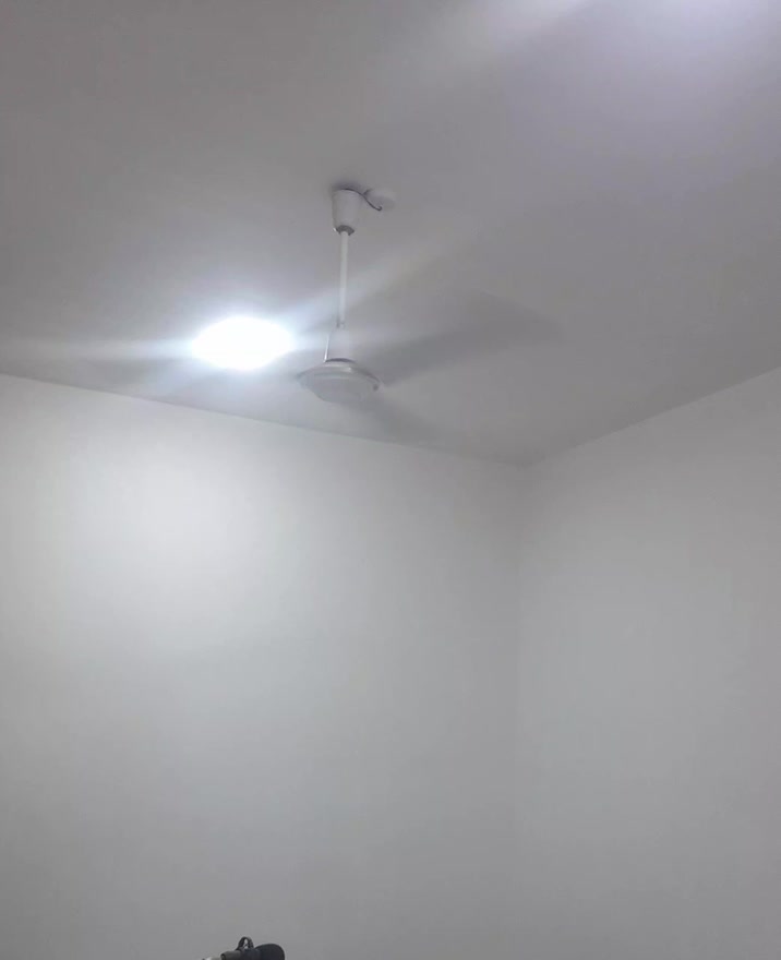 سلام عليكم البيت للبيع مساحه 130متر طارق زرعي سنه 25 تحويل باسم المشتري شارع 100 ورا محطه الاضواء بنيان درجه اولى رقم هاتف *********** واتساب السعر 77 وبي  مجال بسيط
