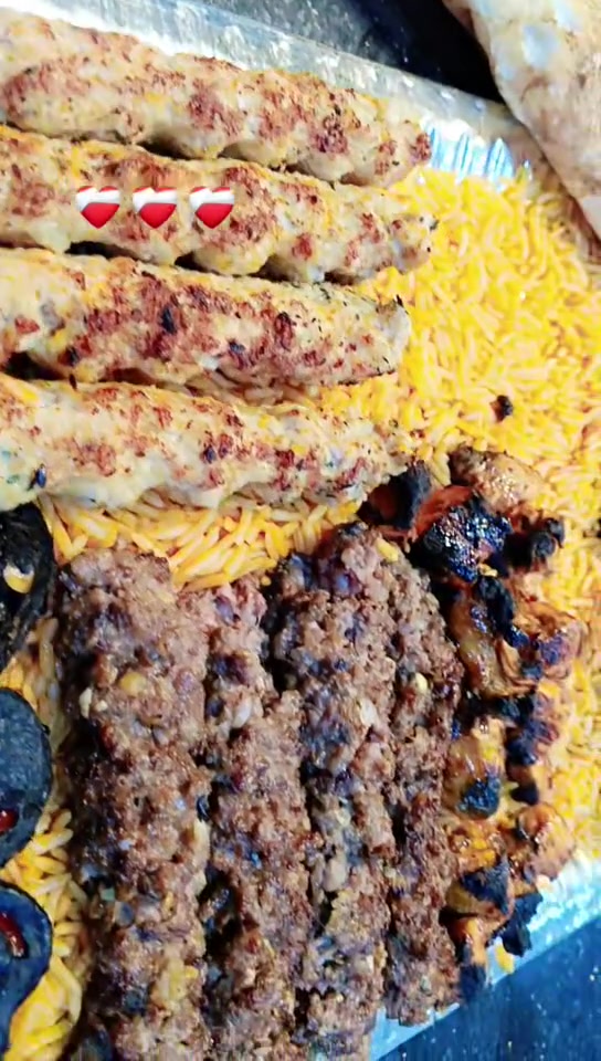 مساء الخير 😘 
عروضنا ما تخلص كل يوم عرض 
اليوم العرض ب 15الف 
4نفرات مشكل مشاوي مقبلات خبز تمن
نفر كباب دجاج 🐔 
نفر كباب لحم 😘
نفر تكه دجاج 😘
نفر اجنحه 😘
عنوانه صلاح الدجيل 
الدجيل شارع الرئيسي 
أرقام هواتف المطعم ☎️🛵 توصيل 
***********
***********
