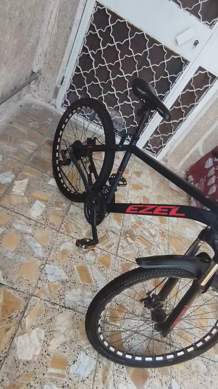 اسلام عليكم
شباب بايسكل للبيع 
بايسكل عكرب شغال كلشي شغال
نضافه البايسكل 100/100
سعره 90 و بيه مجال حك الجيه المكان بغداد الشعب سوك شلال

التواصل على هاذ الرقم ***********
