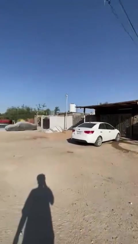 بيت للبيع ٢٥٠ م  مفوض للطابو مرقم بلديه شارع ٢٠ م بناء بلوك ٢٠١٨ طابق واحد  غرفتين وصاله وستقبال ومطبخ وترك وصحيات خارج وداخل 
الموقع حي الزيتون خلف العلوه الجديده  
اللبيع فقط نقد لا مراوس ولا اقساط 
السعر ٤٠ وبي مجال بسيط 
مكتب كريم العبيدي 
للاستفسار 
***********

