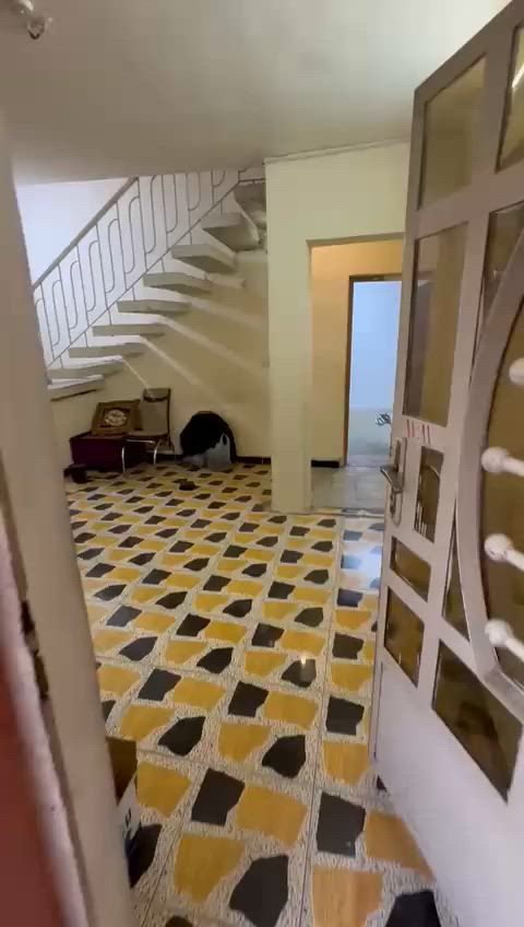 شقه الايجار طابق اول صاله مطبخ خدمات صحيه 2 غرف نوم عدد3 سعر 800 وبيه مجال الاستفسار مكتب ***********
