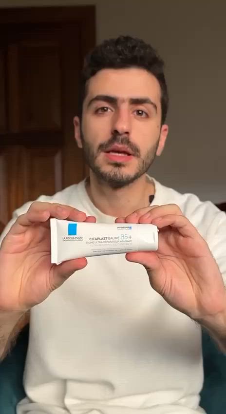 ‏💙+CICAPLAST_BAUME_B5 
من شركة لاروش بوزية 
وفرنا لكم كريم سيكا بلاست الاصلي متعدد الاستعمالات 

✅كريم سيكا بلاست من لاروش بوزيه الفرنسيه 🇫🇷 
✅ لإصلاح وتهدئة وحماية البشرة من (التهيج ،التشقق ، 
البقع الخشنة ). 
✅لترميم البشرة وحمايتها من الجفاف ما بعد الليزر 
وبعد التقشير. بعد الديرما بن او ديرما رولر 
✅يستخدم لتهدئة تهيجات البشرة بعد جلسات (الديرمابن والديرما رولر و بعد الهيدرافيشيال) . 
✅ تقدري تستخدميها ك ترطيب للبشره الجافه اللي ماينفعش معاها الترطيب العادي. 
✅يمكن تطبيقها على الجسم والوجه 😘 
✅مناسبة جداً للبشرة الحساسة 
✅ مفيد جدا لجلد الوزة ولازالة كافة انواع الندب ع الجلد واثار الجروح 
والحروق وحفر الوجه واثار حب الشباب المستعصية 
واثار العمليات الجراحية  والتشققات الجلدية 
يرمم البشرة بشكل سريع  خلال فترة بسيطة 🤗
المنشأ فرنسي 🇫🇷 
السعر 15
🚘 يوجد خدمة توصيل لجميع محافظات العراق ٤ الاف 🚘


**إذا كنت صاحب هذا الإعلان وتريد حذفه لأي سبب، رجاءا أرسل رسالة إلى الدعم الفني**