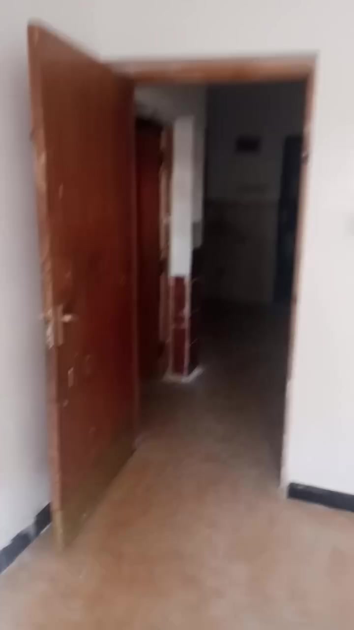 دار سكن للبيع مساحه 62ونص طابو ملك صرف طابقين 2نوم صاله مطبخ صحيات مناور شارع الكهرباء خلف جامع الصدرين اي استفسار تفضل *********** السعر 115 مكتب الزيدي للعقار
