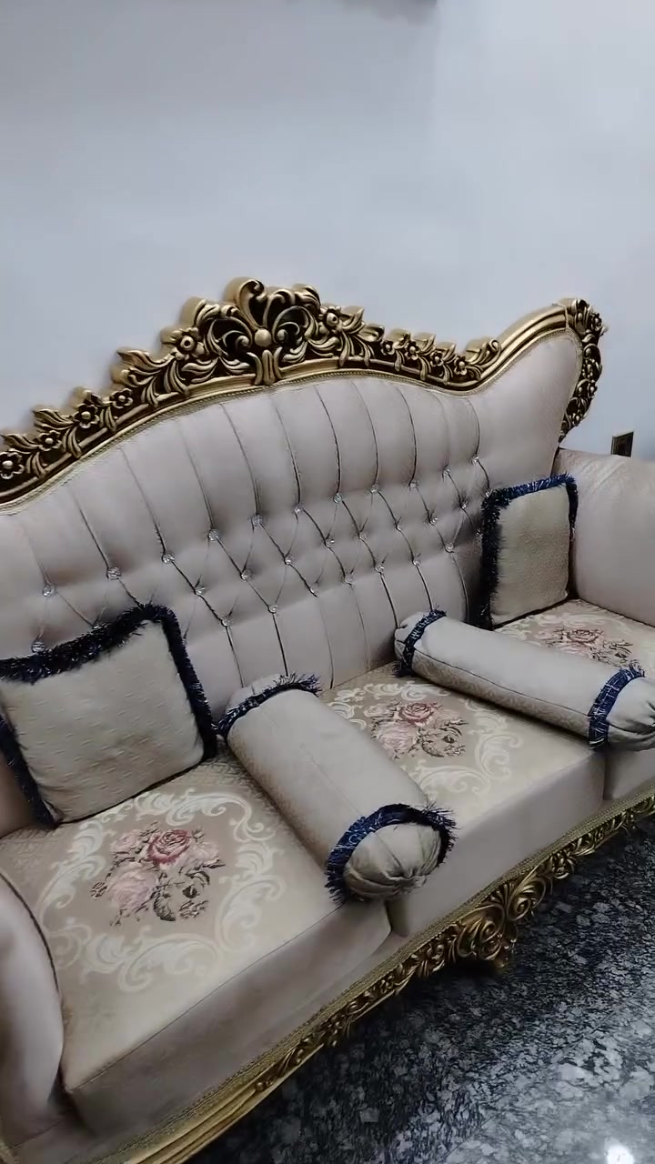 تخم زان جديد 10 مقاعد مع طبلتان صغيرة الحجم واحدة كبيرة بسعر 750 الف الاتصال ***********
