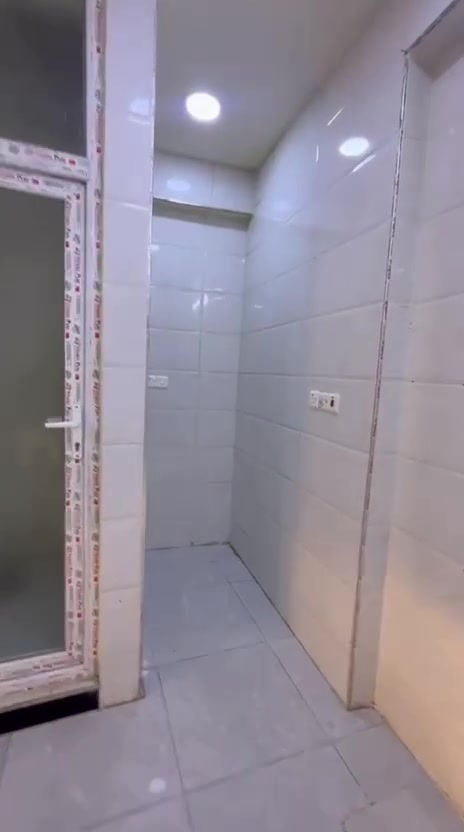 شقق للايجار ط اول 450 ألف ط ثاني 425 ألف درج مريح تحتوي على 2 غرف نوم وهول ومطبخ وخدمات مشتركه الاعظميه شارع 20 قرب جامع انيس للاستفسار ***********
