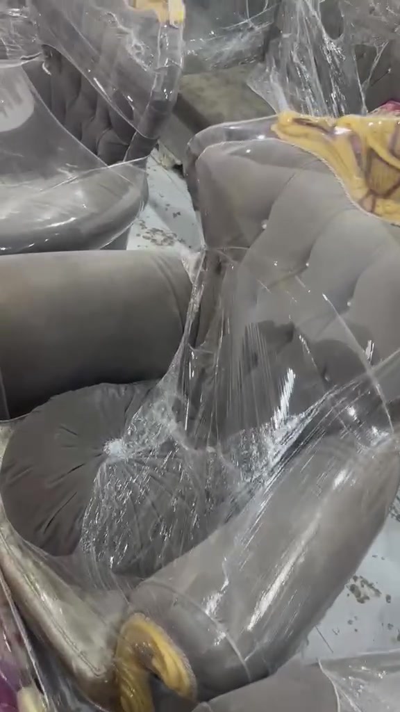 تخم رئاسي لون رصاصي نضافه شوف لعين نضيف حيل سعره 550وبيه مجال اربع كراسي وثنين قنفات ***********
