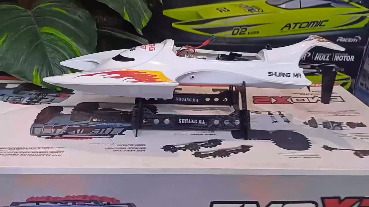 زورق سباقات احترافي   الوصف..  تصل السرعة الى 42 km+  مع محرك برشد + سيرفو تحكم مع esc+ تبريد ماء + مروحة تبريد داخليه + بطارية 2s 1500mah+ شاحنة للحجز والتفاصيل اكثر واتس اب ***********
