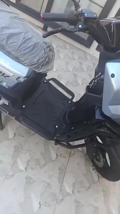 السلام عليكم دراجه شحن للبيع نضيفه مستعمله شي قليل مكان دراجه بهرز للاستفسار الاتصال ع رقم ***********
