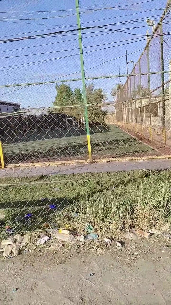 السلام عليكم يوجد لدينا ملعب للبيع المساحه الف  مترالواجهيه 25النزال 50 سند ٢٥ تحويل ثاني يوم الدسميه طريق العلويه شريفة عليها السلام للاستفسار الاتصال الرقم***********
