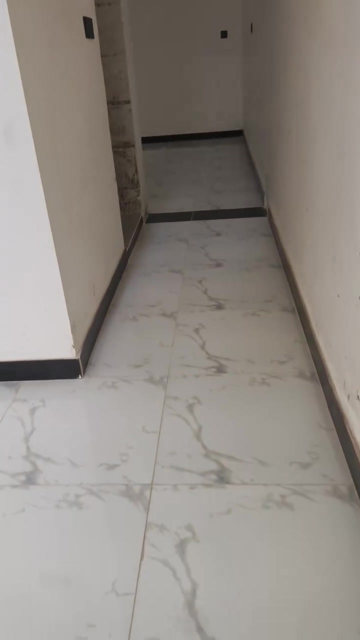 اسلام عليكم
دار للبيع مساحه ١٠٠ م طابقين ونص ٤ غرف ٤ حمامات بيه نقص الواجه والمحجر والابواب الداخليه شغل درجه اولى
ه‍ ***********  واتساب السعر ١٤٠ وبيه مجال
