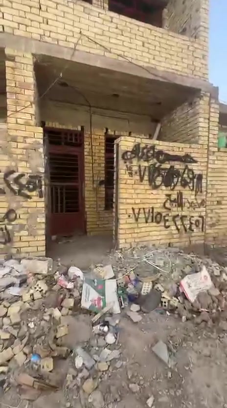 بيت للبيع بغداد الزعفرانيه الوليد دور الصحه الثانيه منطقه كامله طابو زراعي سند25وكاله من المحكمه والمنطقه كامله بس التبليط والمنطقه مبلطه باقي بس هذا الفرع المساحه 60بناء درجه اولا مصبوب رفت منطقه طابوك كله مبنيه البيت قاطين مي كهرباء حته التلنكي مشدود ما ناقصه بس البياض وكاشي والتفاصيل داخل الفديو 
 والسعر جداا مناسب 36مليون
***********
