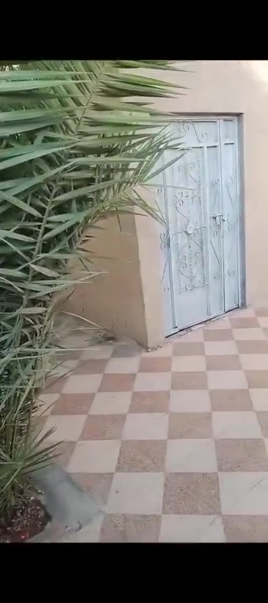 بيت طابقين قاط الأول مسلح ولفوك سندويج وبناء الطابق الثاني فرمسوتون وبلوك كهربائي مساحه ٢٢٥ طابق الأول متكون من غرفتين وصاله وديوان وحمام داخلي وخارجي وممر وطابق الثاني بي غرفتين وصاله جبيره وحمام تواليت وبي مساحه فوك تكدر تبني غرفه أو مطبخ مكتب عقارات الياسري   ***********
