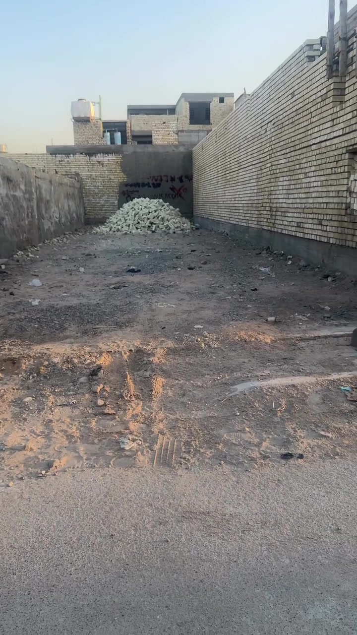 سلام عليكم أرض الييع المساحه 150 متر. الموقع حي سفير قرب سواق ابو عراق طابو زراعي سند 25 التصال عله رقم واتساب فقط ***********
