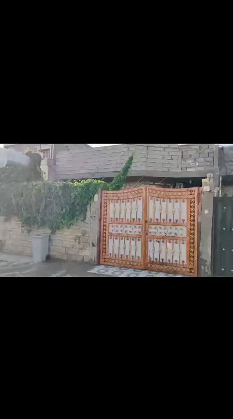 بيت للبيع المساحة 200متر بالزراعي عبر جسر الحوز مقابيل جامع الرزاق الرحيم  وقرب ع شارع 30بيت كامل غرفتين واستقبال وصحيات خارجيه وداخليه كامل من كلشي بس نقص الواجهيه السعر95 بي مجال قليل الاتصال ع الارقام ***********  ***********
