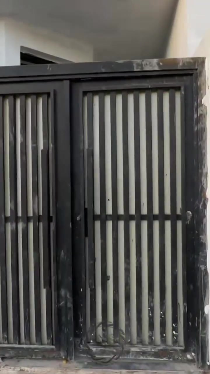 االسلام عليكم 50 م طايقين  للبيع مزرعة الشبيلي قرب جسر الامام علي سند 25  شارع 9م خدمات ماء كهرباء تباع كاملة بدون اي نقص للستفسار ***********
