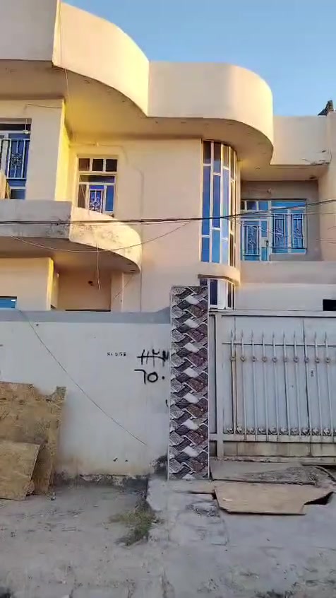 مشتمل للبيع مثنى الشهداء 
طرحيه مساحة 100 متر واجه 10 متر نزال 10
شارع 15 متر طابقين 3 غرف نوم استقبال ومطبح وحمامات وصاله كراج سيارة واسع 
قرب جامع الغفور الرحيم 
السعر 55 مليون وبيه مجال قليل 
للاستفسار مراجعة مكتب الحسني للعقار 
***********
***********
