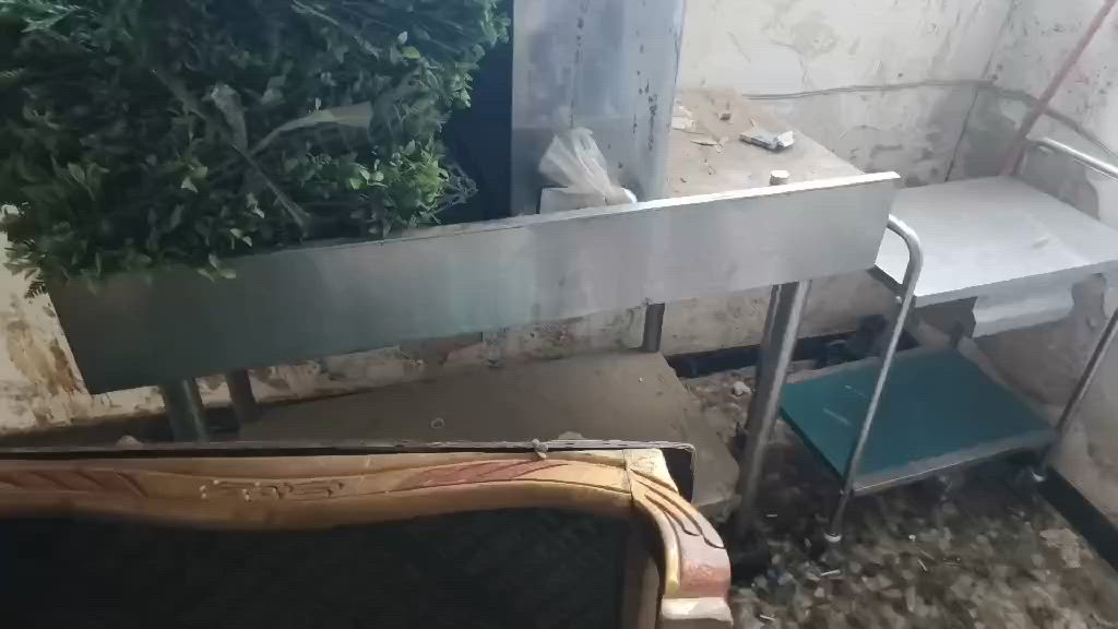 السلام عليكم غراض مال مطعم كامله شوايه 8 عين سلايت حجري سوري+كاكات تركيه+يده تركيه+بليت صفر سته+مع باقي الغراض بالفيديوهات مثل ما وضحات بالفيديو جديدات غير مستعملات غير متواجد على الفيس لاتصال رقم التلفون*********** (علاء)
