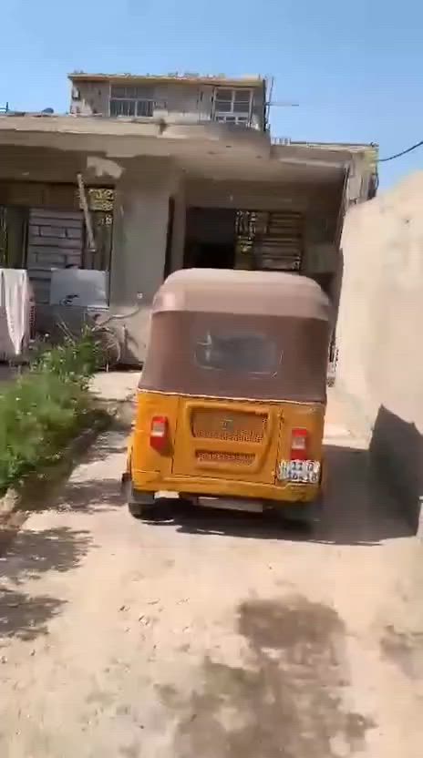 سلام عليكم بيت واقع حال قرب سوك الرئاسه بيت جديد ورفت وسكف صب خير من الله كهرباء ومي وسوك مستعجل ع بيع للاستفسار *********** بيت سعره كلش مناسب
