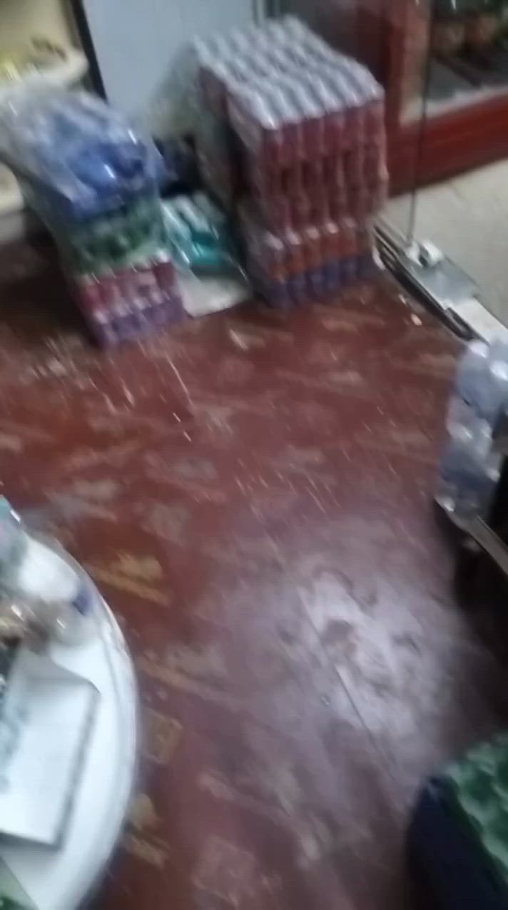 للبيع كرفان فقط 
القياس 4×4
يصلح محل حلاقة يصلح محل استنساخ كبال الدوائر الحكومية يصلح يكون اسواق واستنساخ كبال المدارس والجامعات يصلح مكتب قطع قوائم لأصحاب الجملة 
ملحقاته( جام خانة مع الباب وكبنك جديد مامستخدم)
المكان بغداد زعفرانية 
للاستفسار اكثر  (*********** واتساب)
