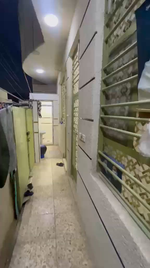 بيت ١٠٠ متر مربع الواجهة ١٠ طابقين مدينة الصدر الدسيم ماي كهرباء مجاري تبليط للستفسار علة هاذ الرقم ***********
