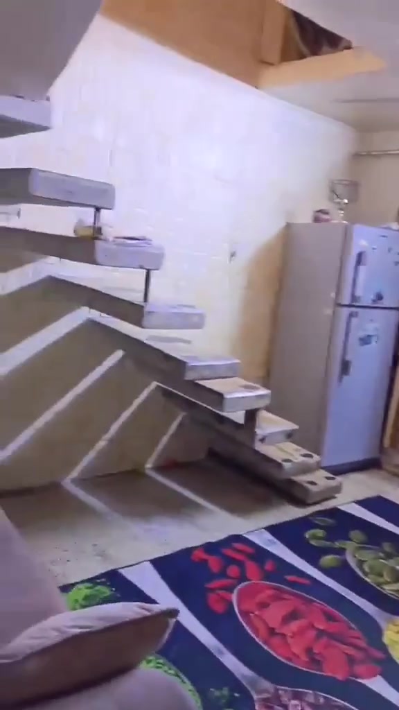 للبيع 📌 

بيت طابو صرف 80 متر واجهة 4 نزال 20  ينباع بسعر كاع صالح للسكن بس بناء قديم الزعفرانية شارع المعهد  
***********
الفيدوات موجودة اسفل المنشور وبعد غرفة ومخزن وطرمة
