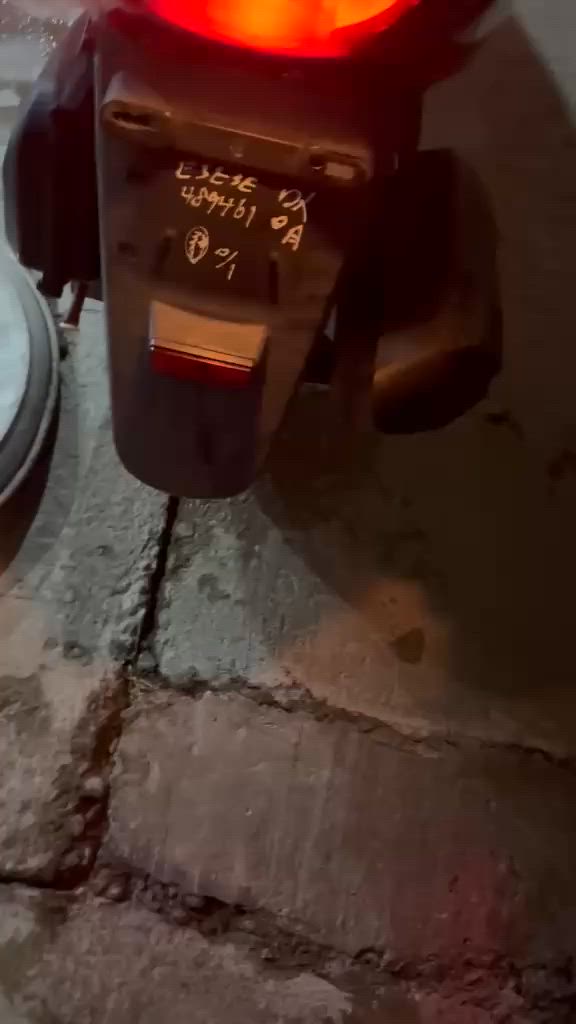 السلام عليكم  دراجه للبيع مكان بغداد  صار  شهر من ماخذها  سعر1350 رقم الهاتف ***********  ماشي 14,000
