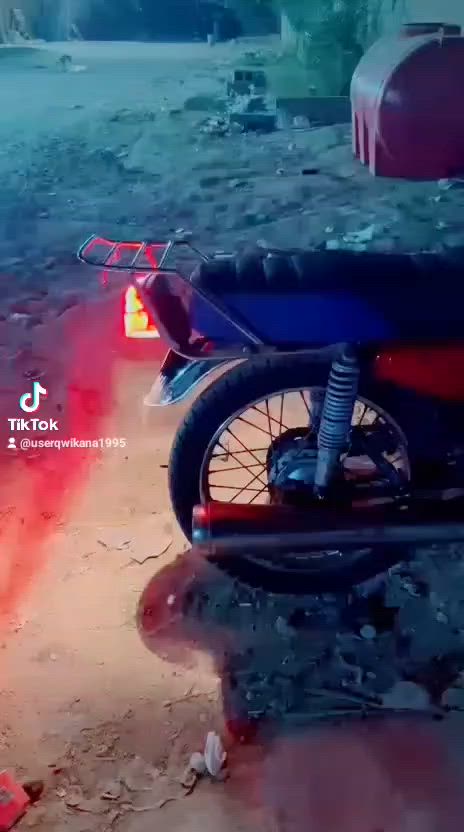 سلام عليكم شباب دراجه نامه شلامجه اصلي درجة ادوات مكفوله دراجه مال شغل المكينه نضيفه بس خشنه شباب دراجه 400 سعرها لا تجي تكلي شبيها ما بيها هاي كدامك تفاصيل مكاني ام قصر ***********
