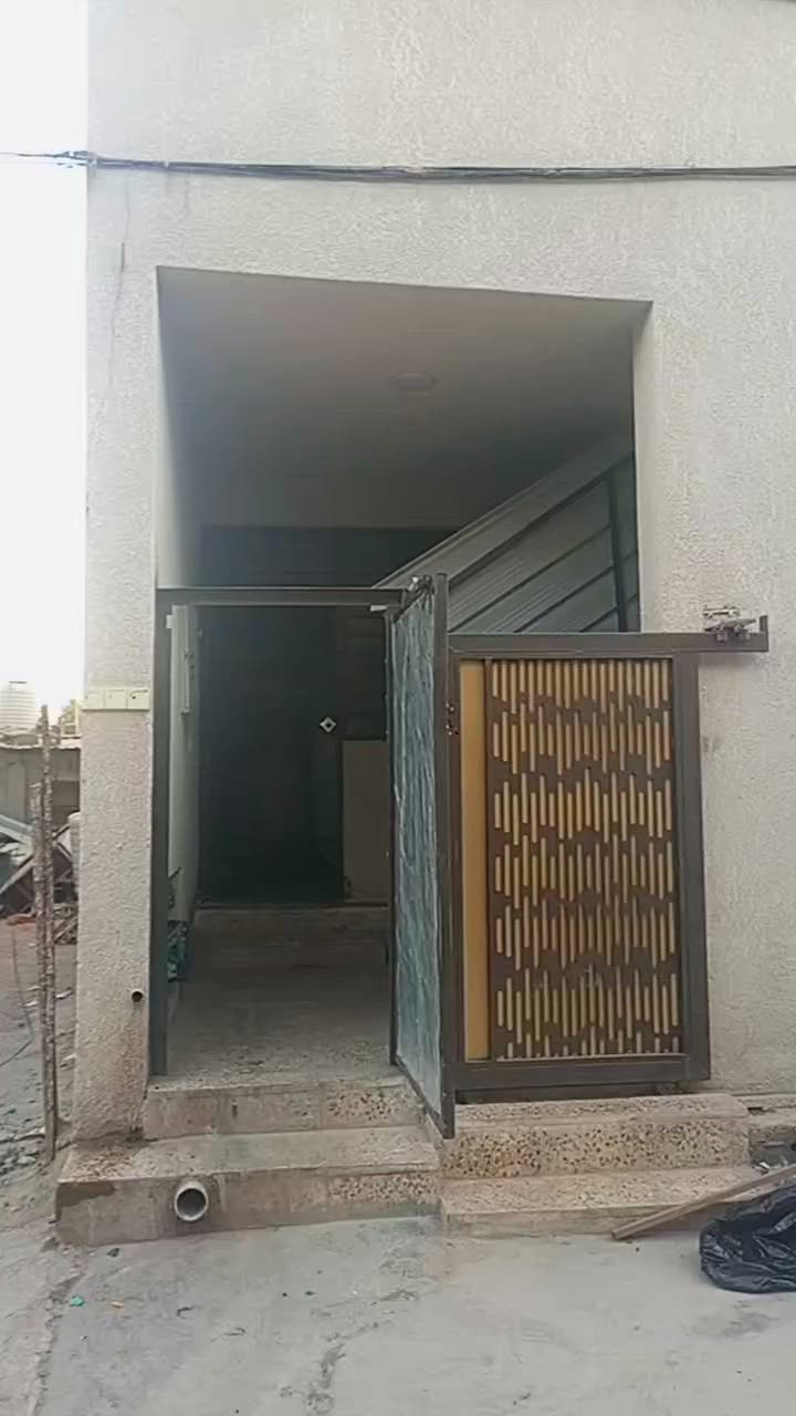 سلام عليكم مشتمل يلايجار
شارع الزهور أسواق السفينه بيت جدن نضيف 
ستفسار رقم بيه واتساب ***********
