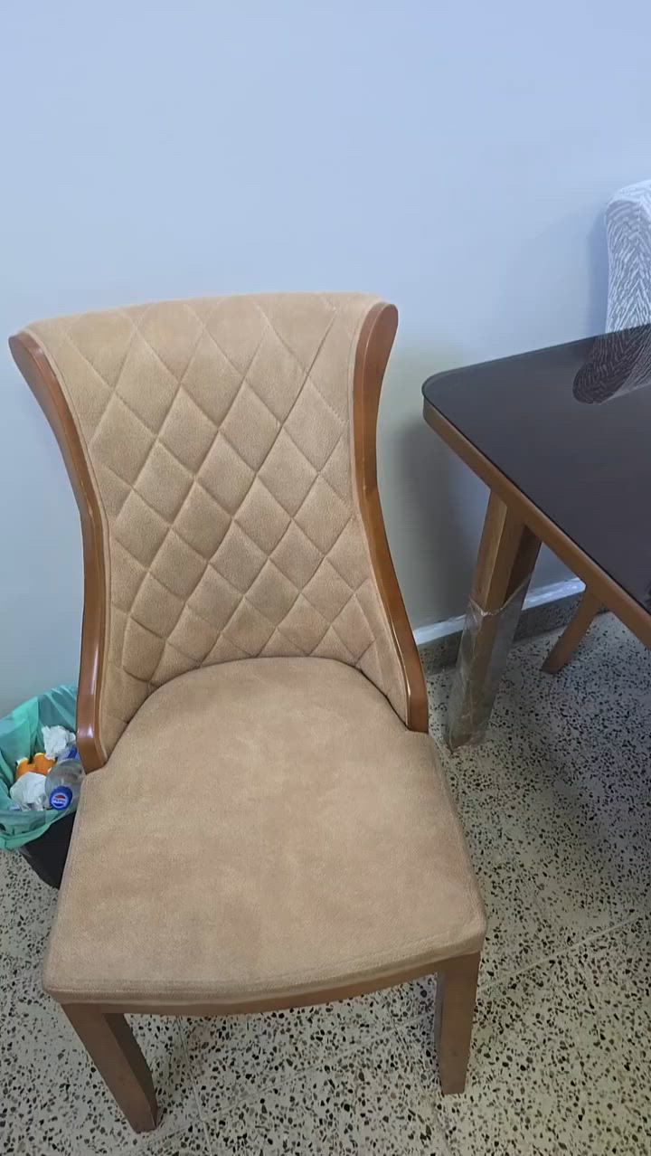 السلام عليكم عندي ميز طعام سته كراسي ***********
