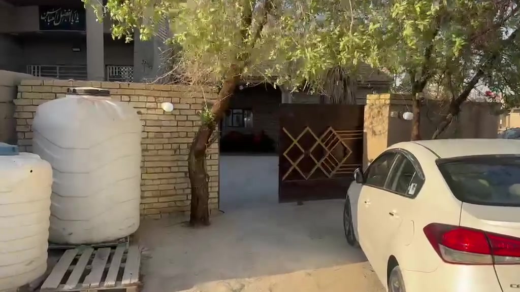 سلام عليكم
بيت للبيع مساحه 250 متر  طابو زراعي قرار محكمه
يحتوي على 4 غرف نوم + صاله 
مطابخ حار بارد 2
حمامات 3
بناء بلوك 
بناء قديم 
قريب على شارع العام المدخل مالته من اسواق ابو حسن
علمن أن البيت يطل على شارعين باب امامي وباب خلفي 
للاستفسار الاتصال على الرقم ***********
