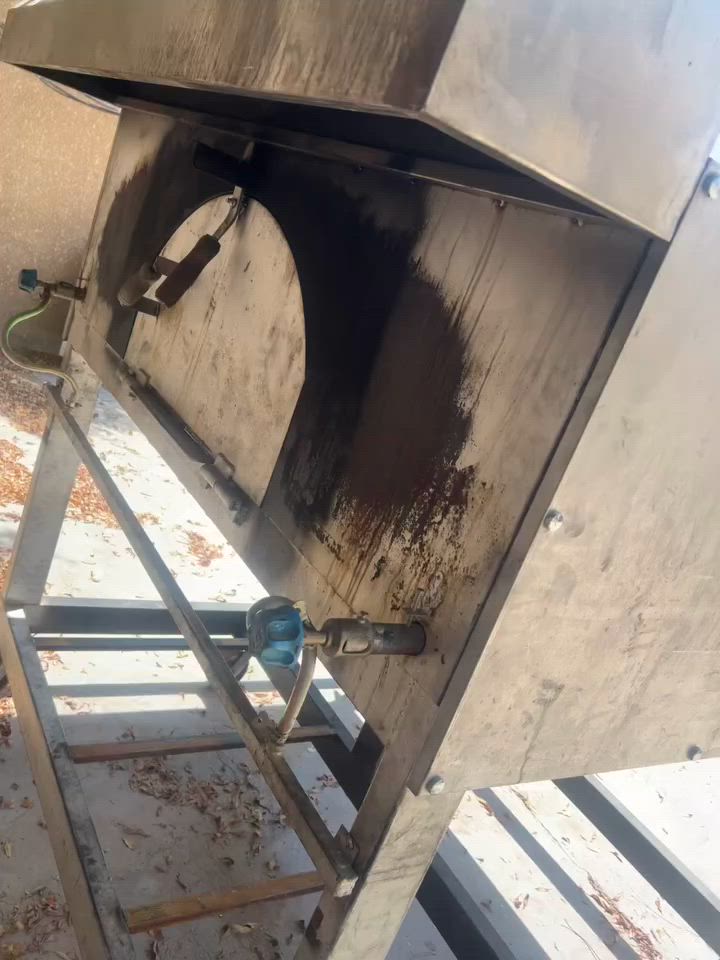 فرن حجري قياس متر ونص في متر ونص
يشتغل لحم بعجين بيتزا مناقيش فطائر صمون
سعر مناسب المكان اعظمية
***********
