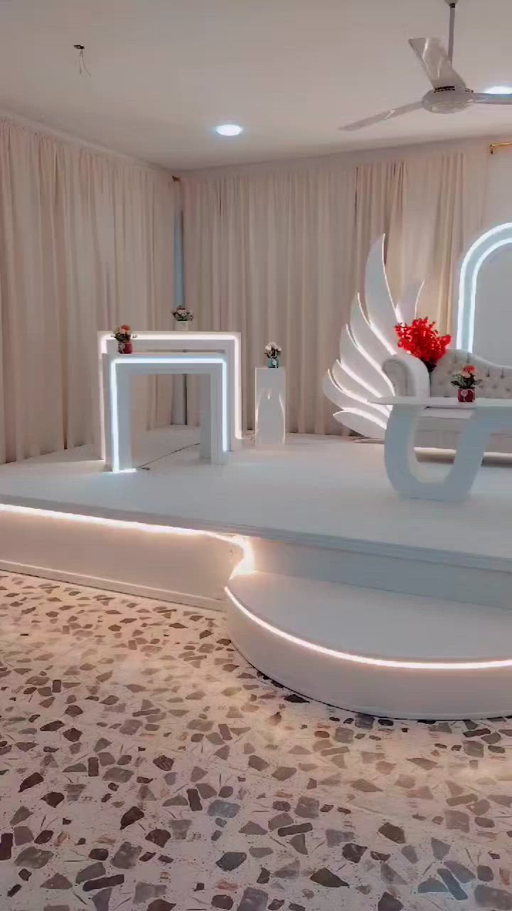 السلام عليكم الاغراض لي بالفيديو للبيع
مسرح خشب كوشه  شازلون منضومة صوت مكسر كراسي طاولات سبالت 
متحسسات حريق
هوز ريز
مطافي  
استخدام شهرين فقط
***********
