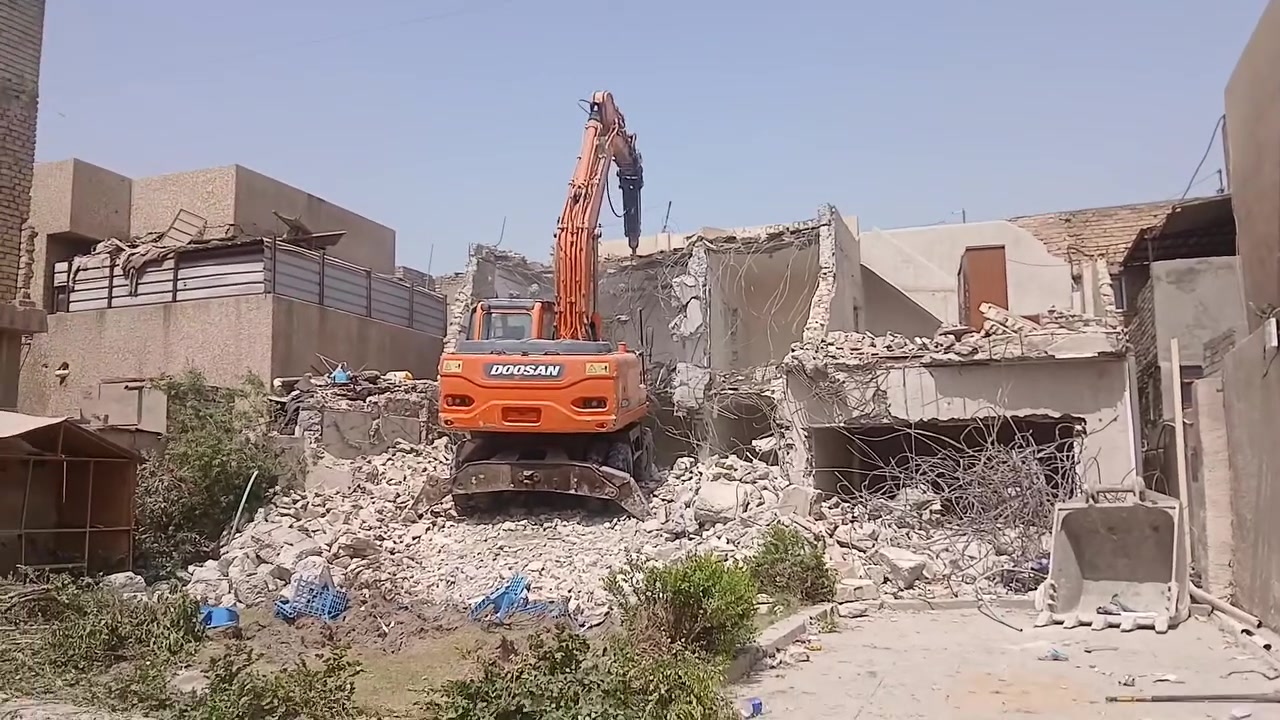 تفليش المنازل *********** ورفع الأنقاض هدم الدور والبنايات السكنية وحفر الجفره وقطع البيوت المشتركه تفليش البنايات المرتفعة تفليش البيوت وتجهيز كافة المواد في بغداد
