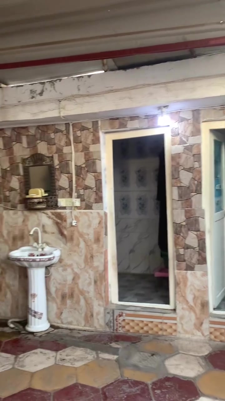 بيت للبيع 121م طابو صرف ثنين غرف نوم بي طابقين موقع كافه الخدمه متوفره تبليط روعههه كربلاء طويريج أم الهوى القديمه شارع الباشه ***********  #عقار
