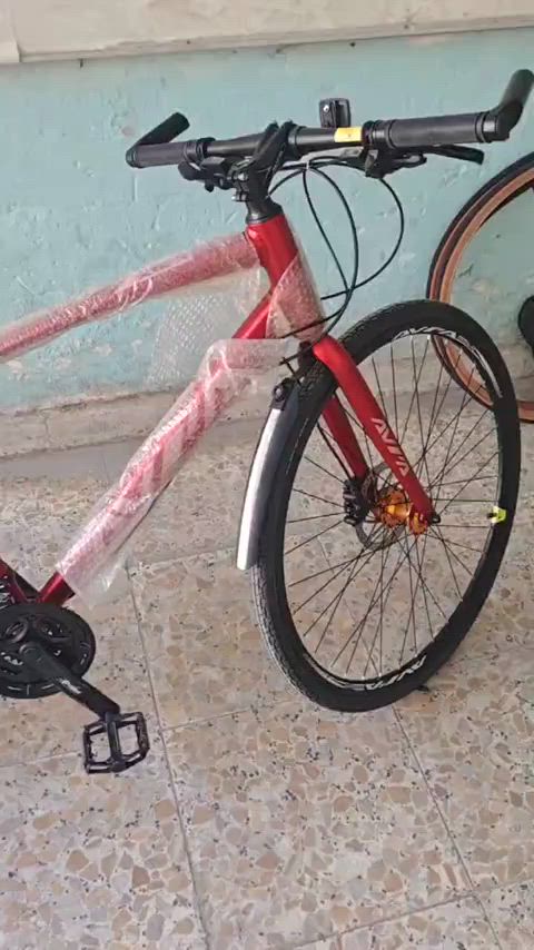 شكرا جزيلا الى الاخ المحترم صاحب الفديو البايسكل ماركة افرا نوع C700 الحجم 28  المعدن المنيون بالكامل بريك دسك نظام هيدروليك  عدد السرعات 8X3 سستم A3 ويل رياضي نظام بولبرن دوسات المنيوم  قبضات ستيرن جانبية  سعر البايسكل 235 الف مع توصيل مجاني مع ستاند جانبي وجاملغات  سعر تبديل الاطارات والجوب وتحويلهم من قياس 28/25 الى قياس 28/35 ب نوعيه اصليه تتحمل وزن اكثر ومقاومة اكثر للطرق الوعره هو 35 الف  البايسكل مخصص للمسافات الطويله خفيف وسريع جدا وقياده ممتعه للمشاوير والماراثونات وغيرها من الرياضه والجانب الخدمي العنوان بغداد الدوره مدخل البوعيثه  ***********  #بصره_بغداد_ميسان_ذي_قار_كل_المحافظات #ترند #مالي_خلق_احط_هاشتاقات #شعب_الصيني_ماله_حل😂😂 #اكسبلور 
