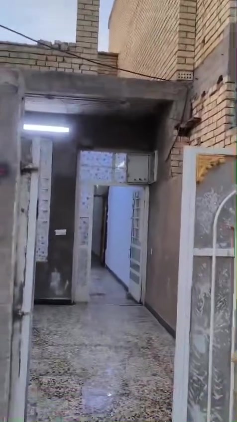 بيت للبيع مساحة 100 طابقين طابق الاول كامل استقبال وصالة وغرفة نوم منورين وطابق ثاني غرفتين نوم وحمام عوزه طابق ثاني عوزة بس سكف سعر 80 وبية مجال مكانة سفير من جهة مصور المنار اول فرع على اليسار
الهاتف ***********
